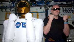 Primer robot astronauta ya ‘twitea’
