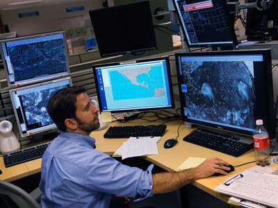 Estados Unidos se prepara para azote de Irene