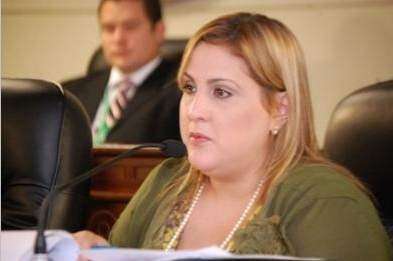Respaldan a Liza Fernández para sustituir a Arango
