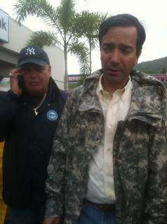 Derrumbe detiene caravana del Gobe