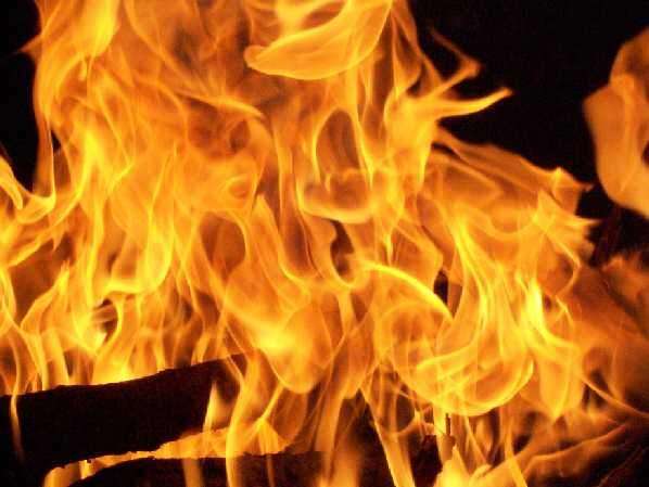 Fuego destruye supermercado