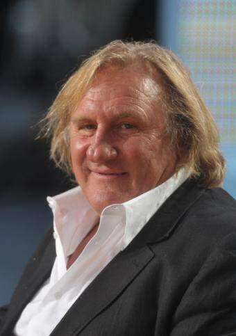 Depardieu orina borracho en pasillo de avión