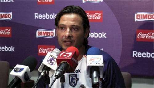 Ven un salvador en el costarricense Campos