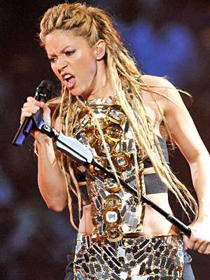 Fanático asusta a Shakira (vídeo)