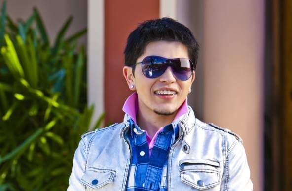 Cantante con cara de niño y vocación empresarial