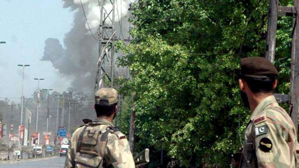 18 muertos en ataque suicida en Pakistán