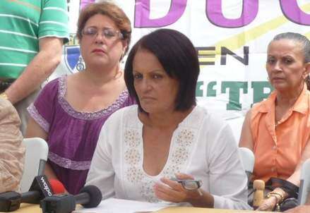 Comunidad no quiere que regrese antigua directora escolar
