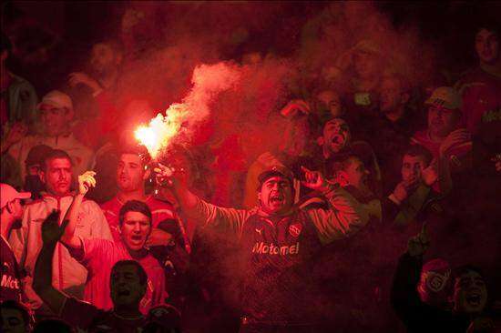 Hinchas de fútbol en experimento por el Parkinson