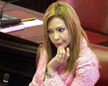 Miss Isabela cena en McDonald’s de su pueblo