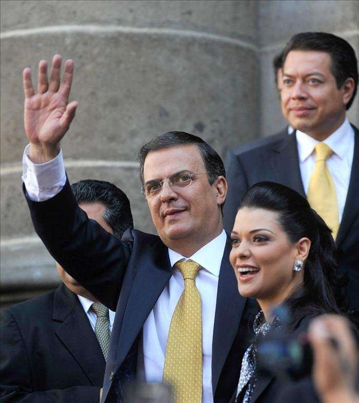 Se casan alcalde de México y ex diplomática