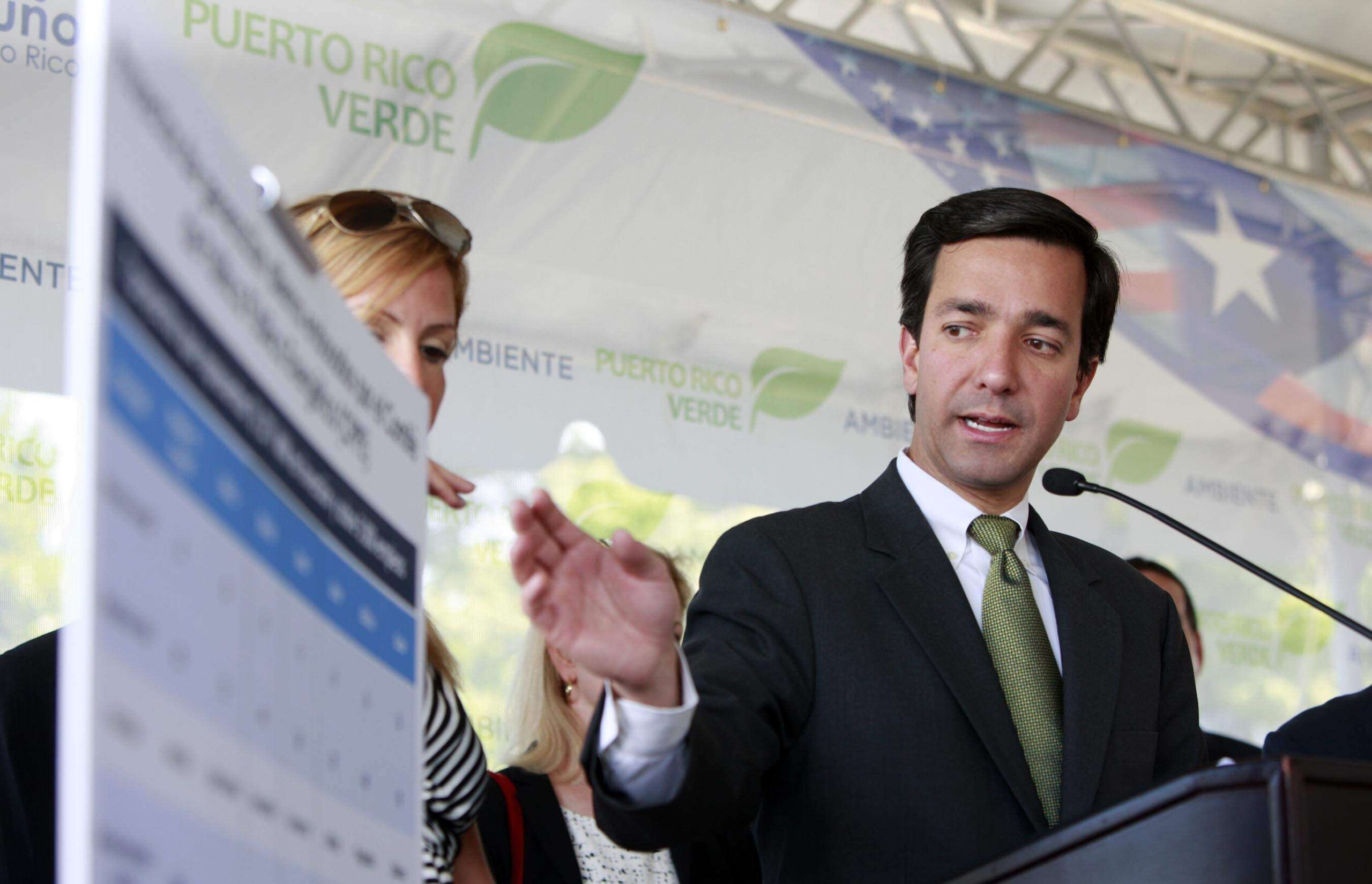 Fortuño le cae encima a los García Padilla