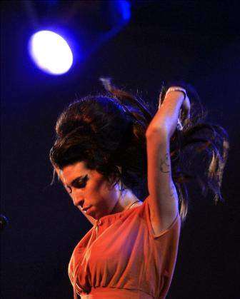 Material inédito en álbum de Amy Winehouse para diciembre