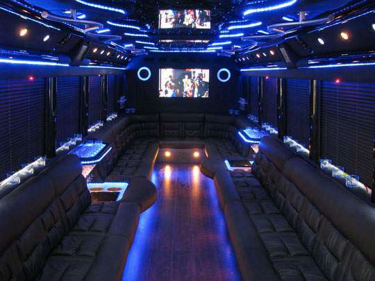 El alcohol no mezcla con el Party Bus