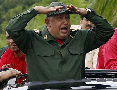 Chávez se apertrecha de armas y lanza advertencia