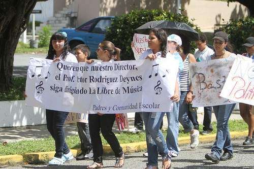 Cadena humana en la Libre de Música