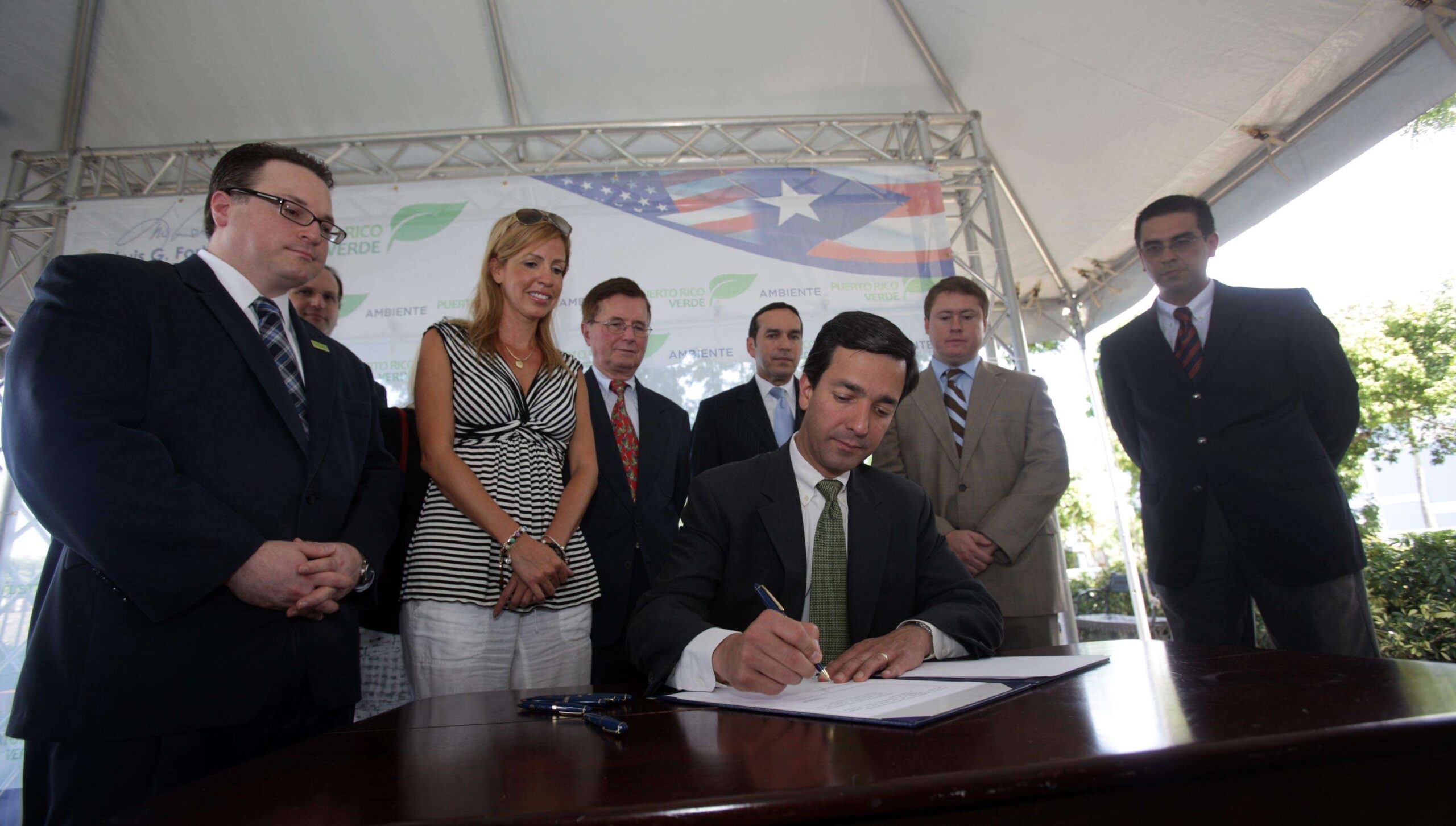 El gasoducto no lo despinta nadie, dice Fortuño