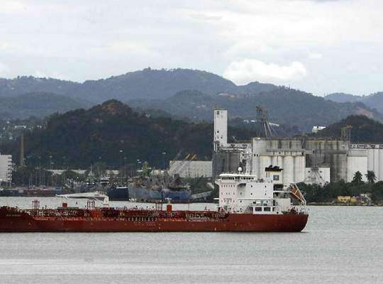 Sectores industriales impugnan políticas de Fortuño