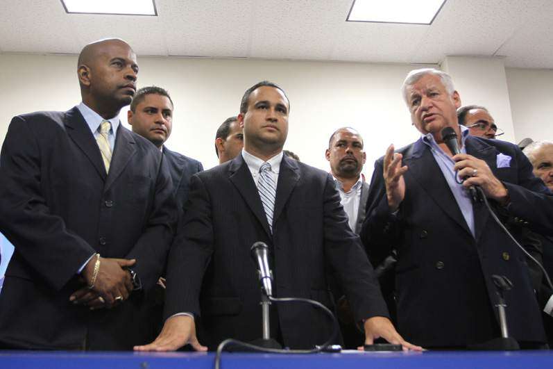 ONeill respalda a alcaldes acusados y dispara sobre Ferrer