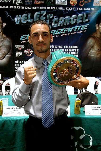 Campeón de las 115 libras ‘El Loco’ Robles