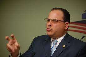 ‘El petróleo baja, pero ajuste de la AEE sube’