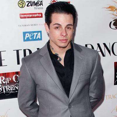 ‘JLo es sexualmente insaciable’, dice bailarín que la calma