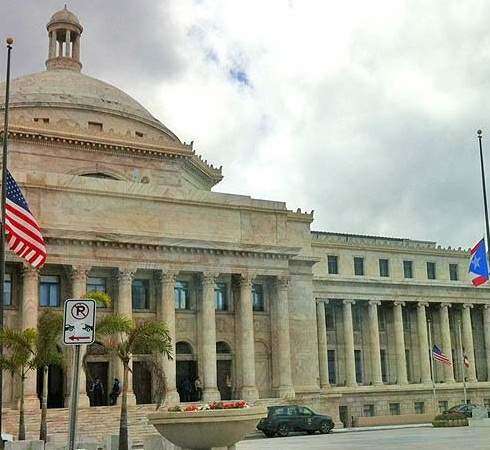 Banderas a media asta por alcalde de Culebra