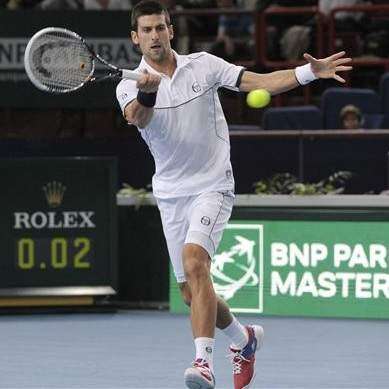 Djokovic a octavos de final en Bercy