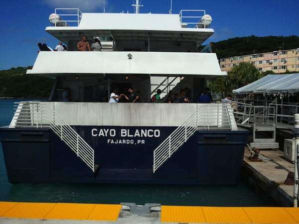 Lancha atraca en Culebra tras derrumbe del puerto