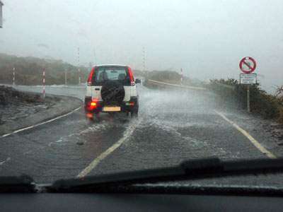 Mayormente nublado y tormentas
