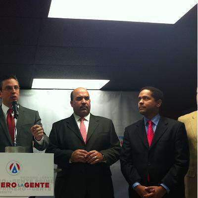 Cox despacha acusaciones de Fortuño