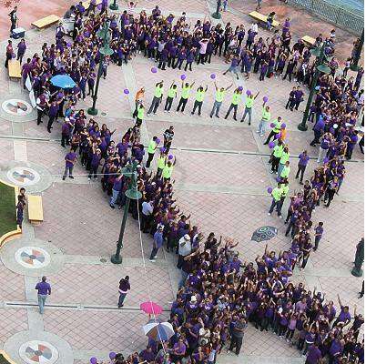 Lazo contra la violencia en Cataño