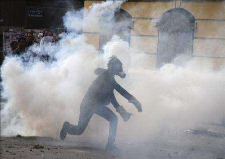 La policía dispersa por la fuerza a los manifestantes de la plaza Tahrir