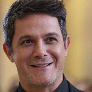 Alejandro Sanz con vida de Rey