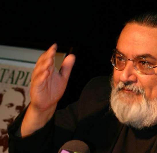 Le tiran a Lisa Fdez por propuesta contra Ateneo