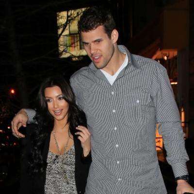 Kim Kardashian grita su amor en Twitter