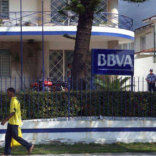 Liberan créditos bancarios en Cuba