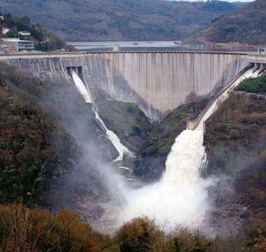 Fortuño favorece traspaso de plantas hidroeléctricas