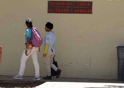 Desalojan estudiantes por emanación de gas