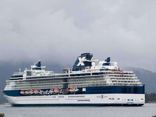 Dejan de buscar a mujer que saltó de crucero