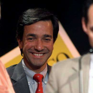 Amigos de Fortuño tras el contrato del conteo electrónico