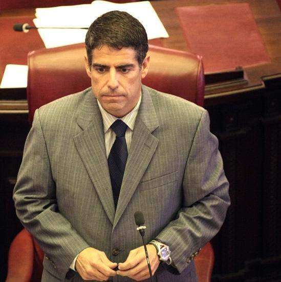 Homosexuales indignados con titubeos de Arango