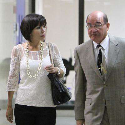 Tensa espera para ex esposa de De Castro Font