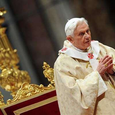 Papa pide el poder de Dios en Misa de Gallo