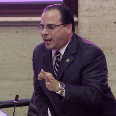 Viajes de Fortuño son proselitistas, dice legislador