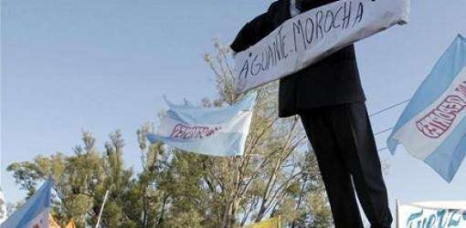 Argentinos velando a su presidenta: ‘aguante morocha’
