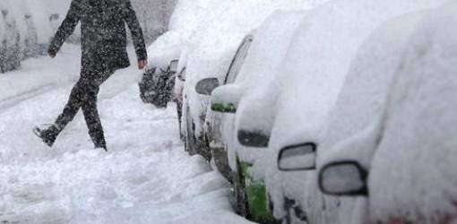 Usan tanques para combatir la nieve en Rumanía