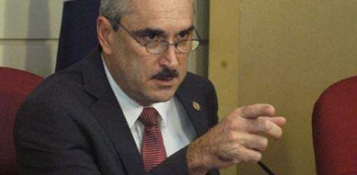 Comentario de López Cintrón a NotiCel revuelca avíspero