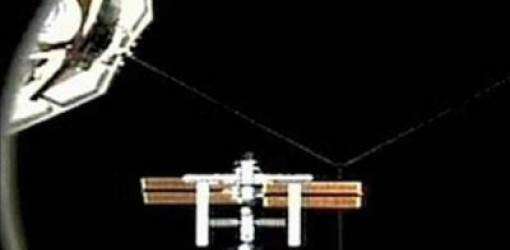 La estación espacial corrige su órbita para evitar la basura espacial