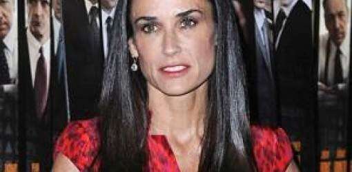 Demi Moore convulsaba cuando la internaron