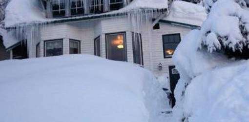 Pueblo de Alaska atrapado bajo la nieve